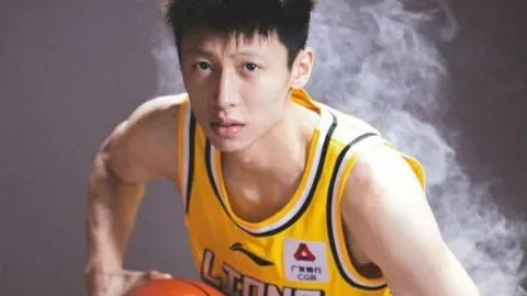 中国男篮热身赛大变动2026世界杯避坑：高诗岩无缘名单，新援上位